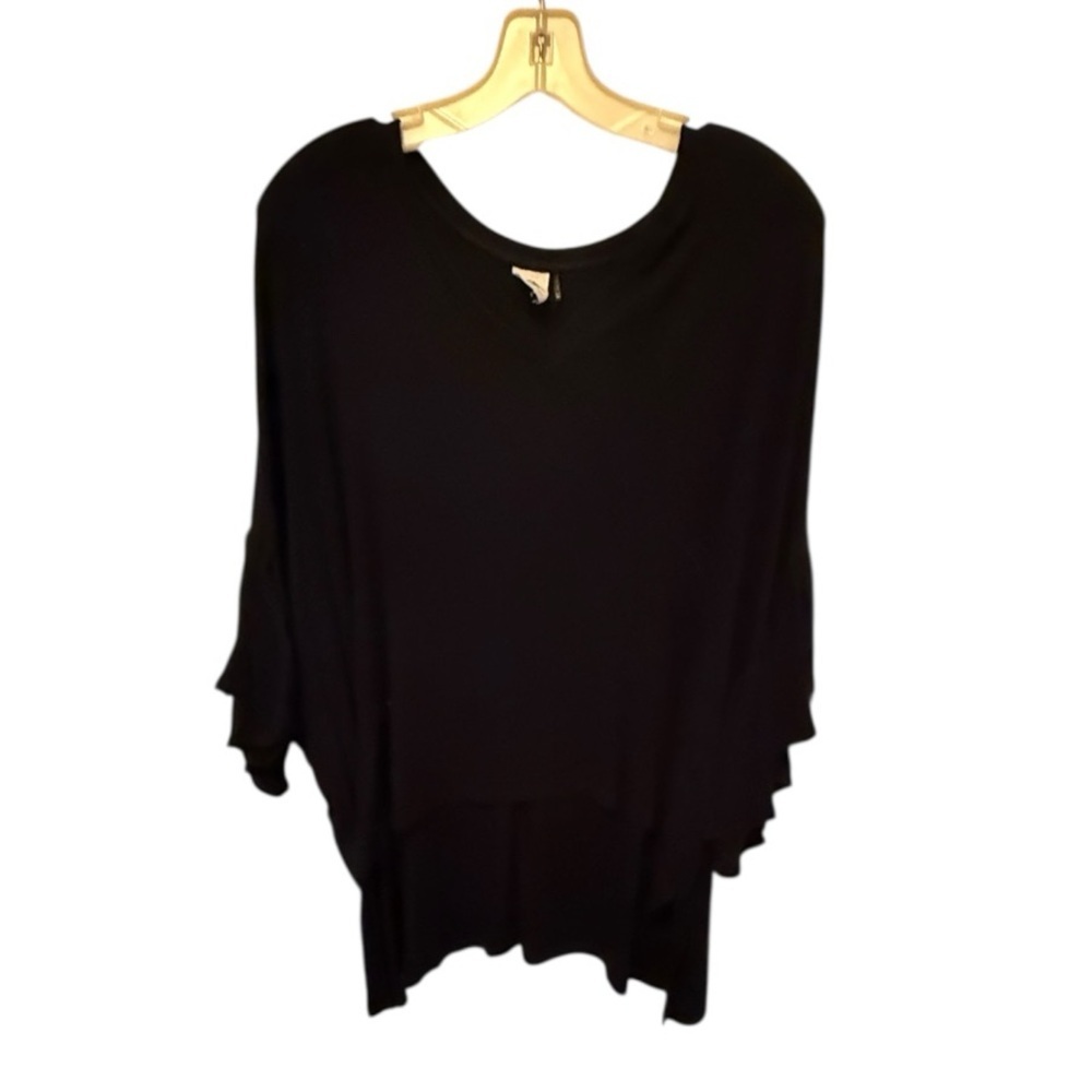 Akemi + Kin Black Top